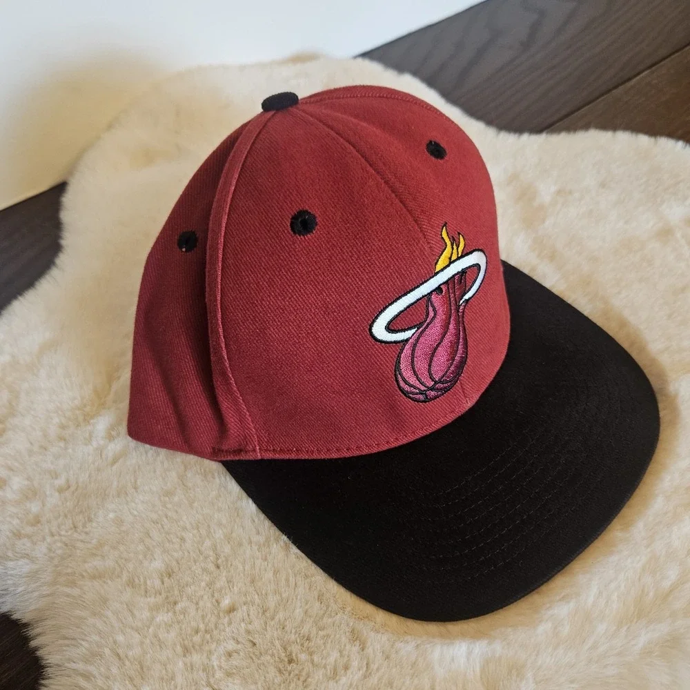 Vintage NBA Miami Heat LOGO Snapback Hat 90s Adidas NEW Red / Black
